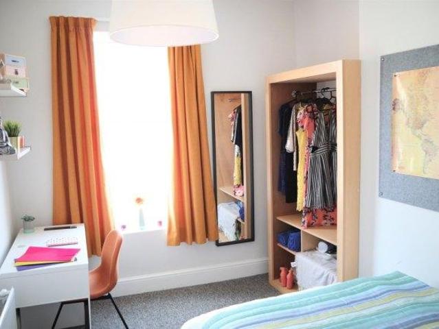 House for rent in Calderstones