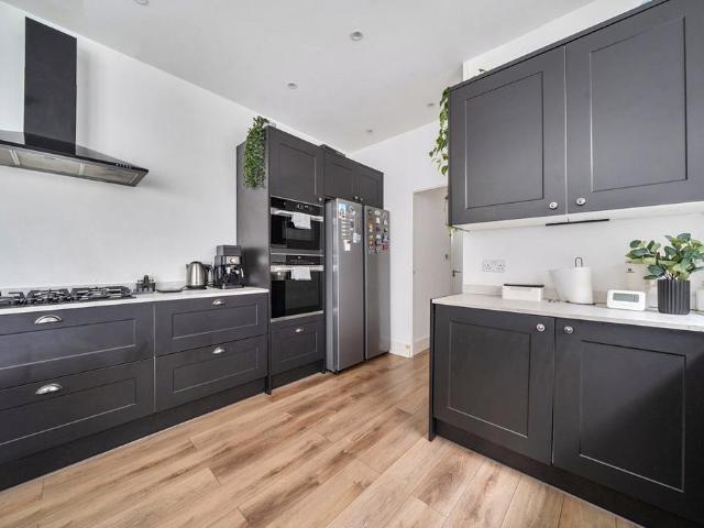 Apartment for rent in London Borough of Ealing, Greater London