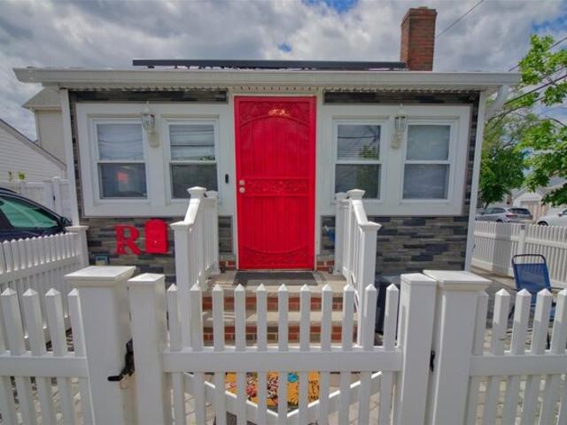 House for sale in East Rockaway