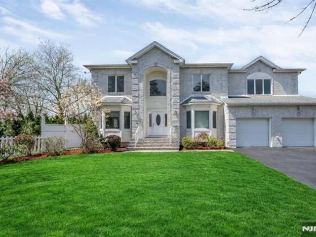 House for sale in Paramus, New Jersey