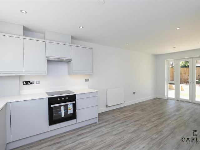Apartment for rent in Debden Green, Epping