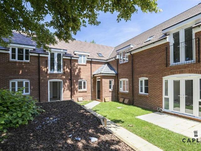 Apartment for rent in Debden Green, Epping