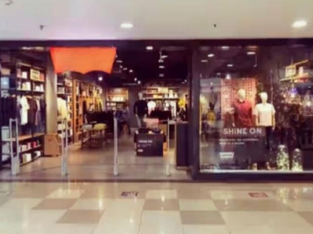 Commercial for rent in Deri