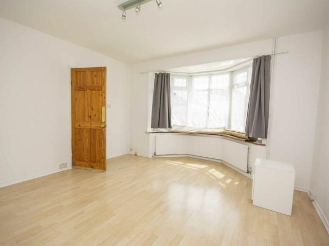 House for rent in Hendon Central, Greater London