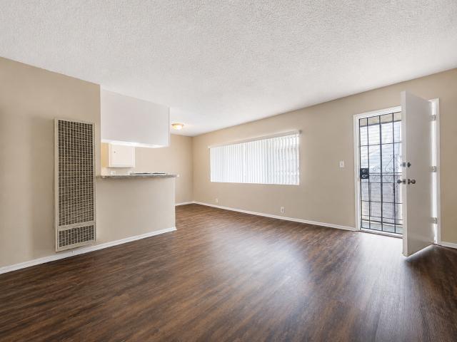 Apartment for rent in Long Beach, California