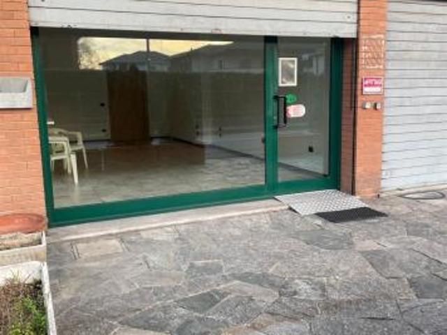 Ufficio in affitto a Albizzate, Lombardia