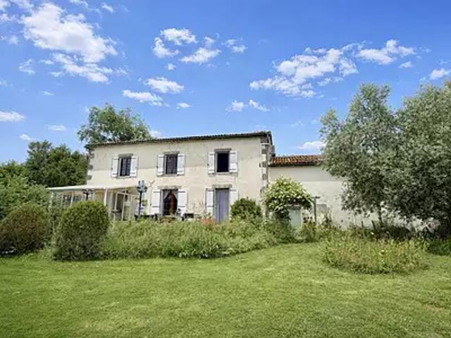 Maison vente à Confolens, Le Bouchage
