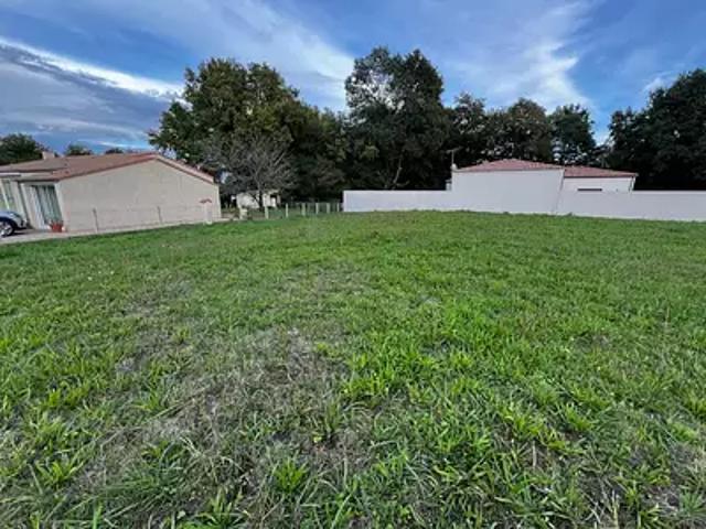 Terrain vente à Saintes, Le Chay