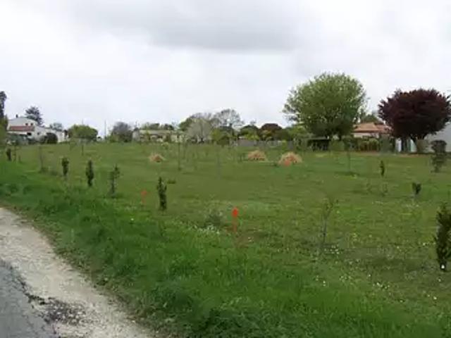 Terrain vente à Saintes, Le Chay