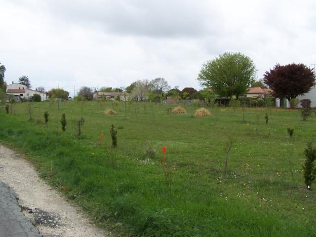Terrain vente à Saintes, Le Chay