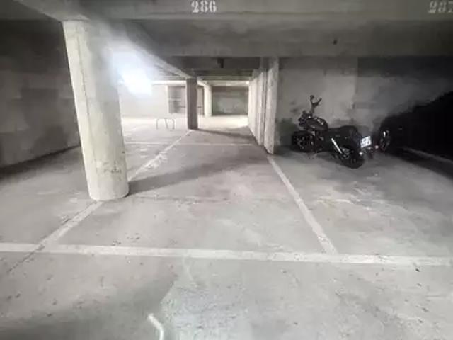 Garage vente à Évry, Le Coudray-montceaux
