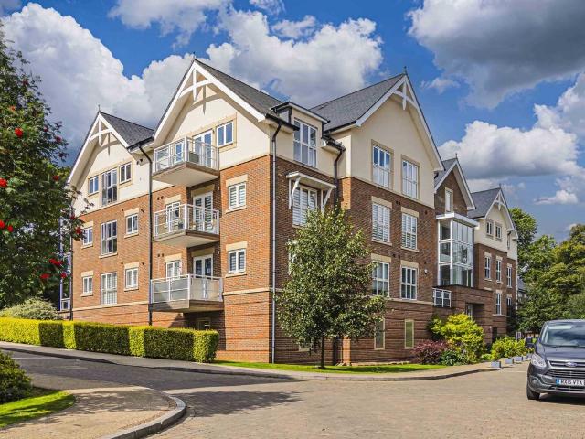 Apartment for rent in Hall Park, Pouchen End