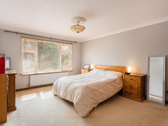 Apartment for rent in Red Hill, Surrey