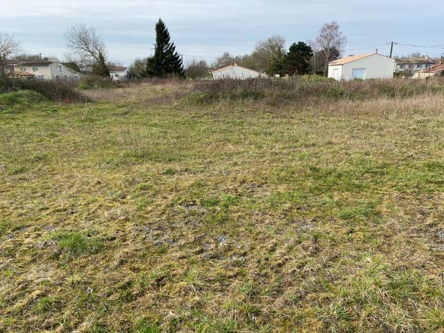 Terrain vente à Saint-Jean-d'Angély, Le Mung