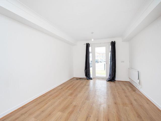 Apartment for rent in East Wick, Greater London