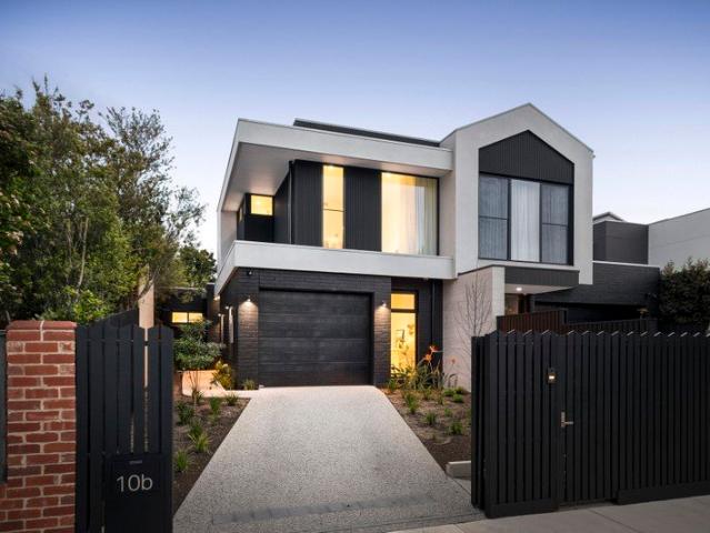 Townhouse for sale in Hampton, Melbourne