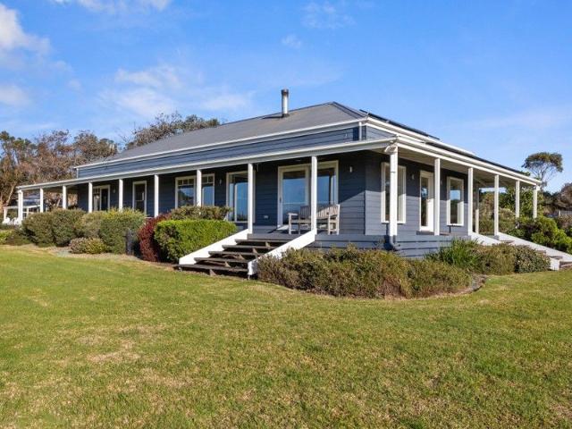 Cottage for sale in Yanakie, Victoria