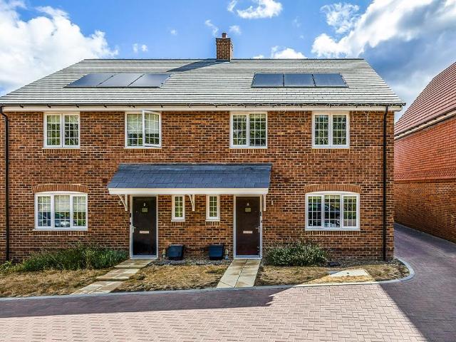 House for rent in Crookham Village, Hart