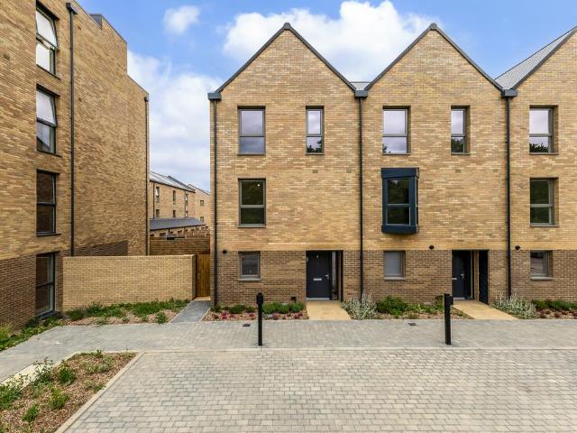 House for rent in Barton Park, The Slade