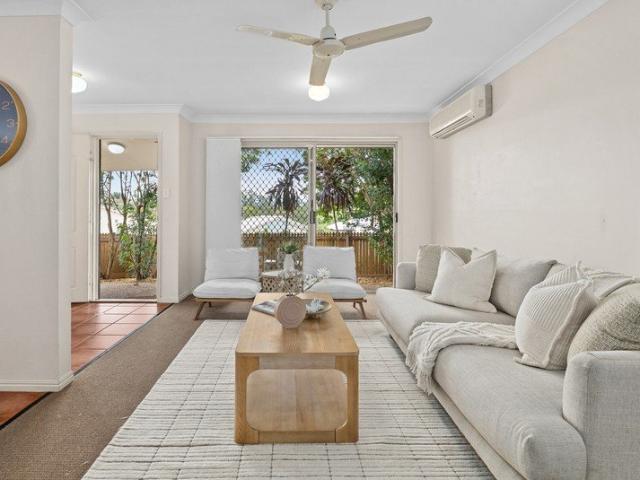 Townhouse for sale in Holland Park West, Greater Brisbane