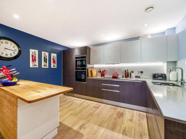 Apartment for rent in Guildford Park, Guildford