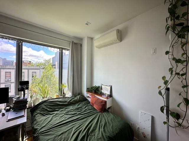 Room for rent in Arverne, New York