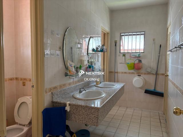 Residential House for sale in Sibu Laut