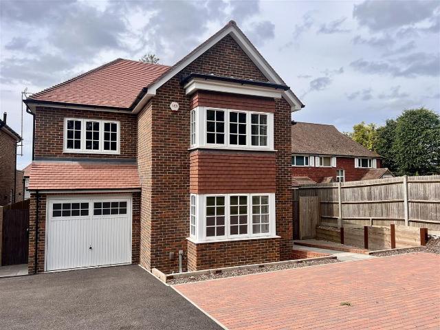 House for rent in Pachesham Park, Surrey
