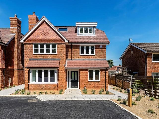 House for rent in Pachesham Park, Surrey
