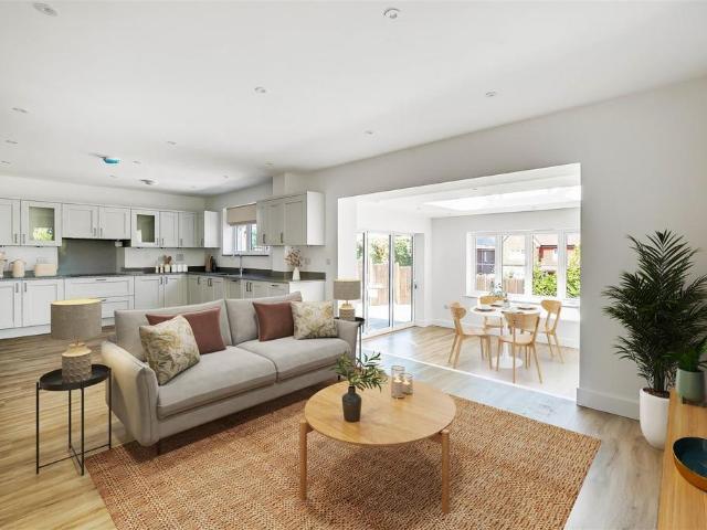 House for rent in Pachesham Park, Surrey