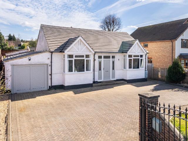 House for rent in Pachesham Park, Surrey