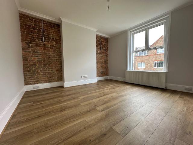 Apartment for rent in Leatherhead, Mole Valley