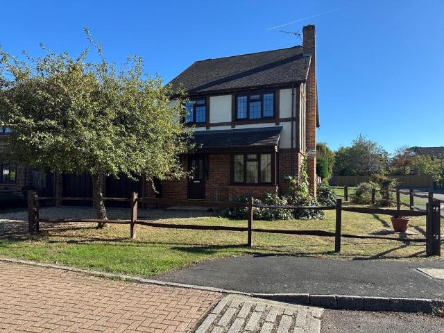 House for rent in Pachesham Park, Surrey