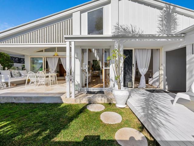 House for sale in Mermaid Waters, Gold Coast City