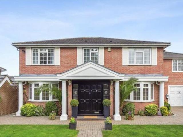 House for sale in Little Stanmore, Greater London