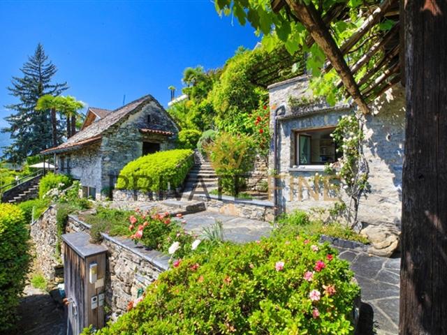 Zweifamilienhaus kaufen in Minusio, Tessin