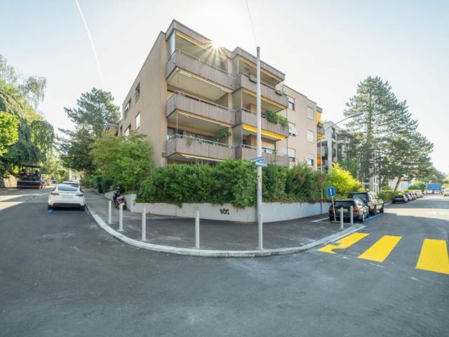 Wohnung kaufen in Einigen, Zürich