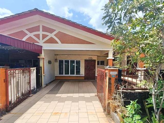 Terraced House for sale in Malaka