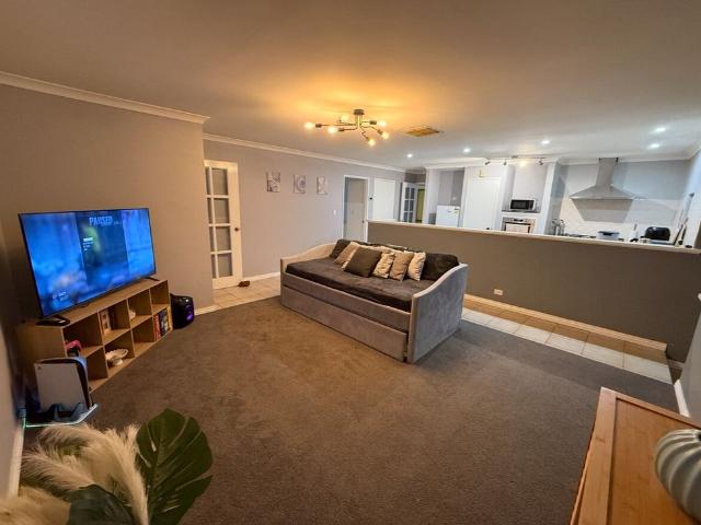 Room for rent in Leda, Western Australia