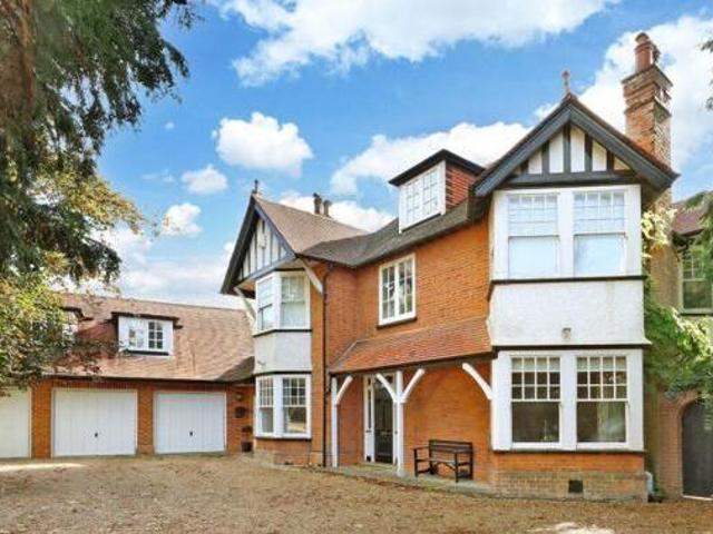 House for sale in Beaconsfield, Knotty Green