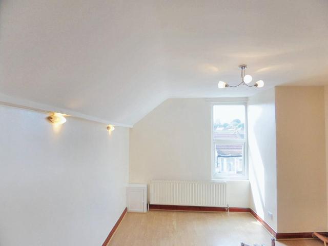 Apartment for rent in London Borough of Croydon, Waddon