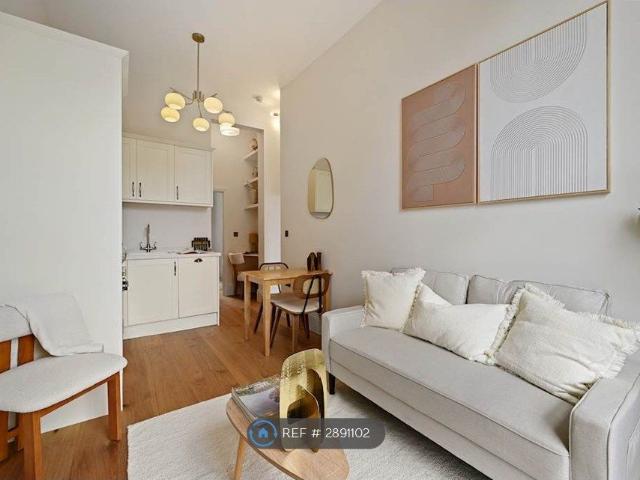 Apartment for rent in Maida Hill, Greater London