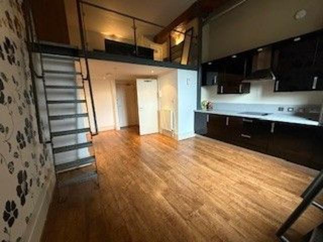 Studio for rent in Lower Hopton, Mirfield