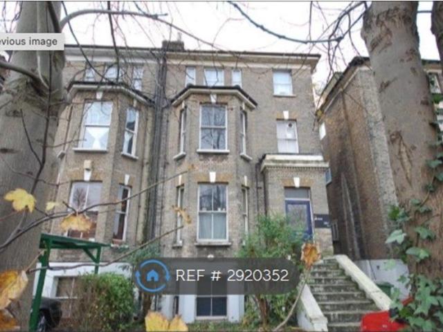 Apartment for rent in Dacre Park Estate, Greater London