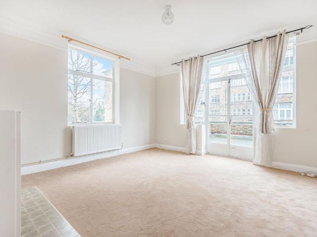 Apartment for rent in Horn Park, Greater London