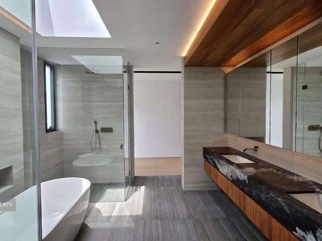 Detached House for sale in Holland