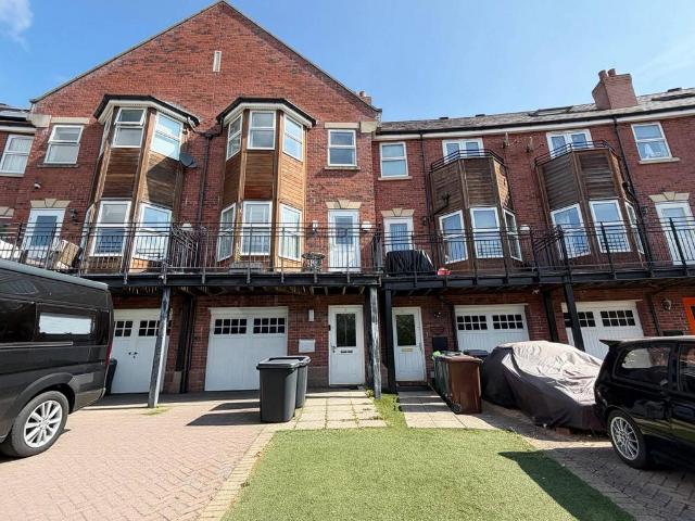 House for rent in Weetwood, West Yorkshire