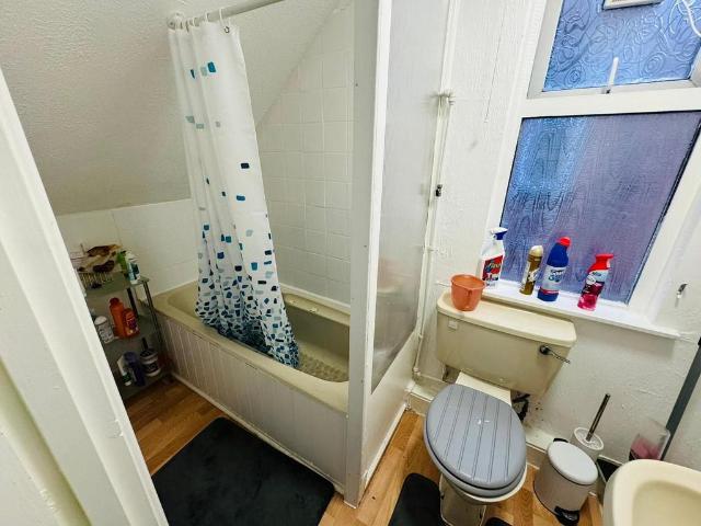 Apartment for rent in Hyde Park, Leeds
