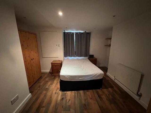 Apartment for rent in Hyde Park, Leeds