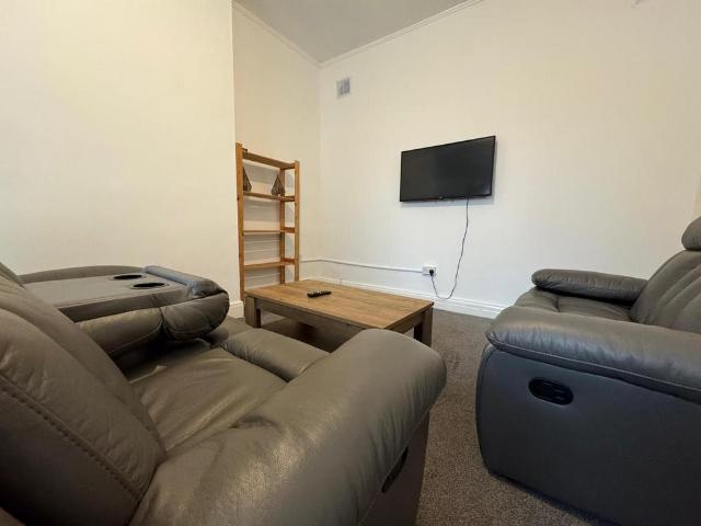 Apartment for rent in Hyde Park, West Yorkshire